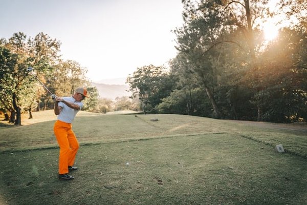 Comment la pleine conscience peut-elle améliorer la concentration des joueurs de golf?